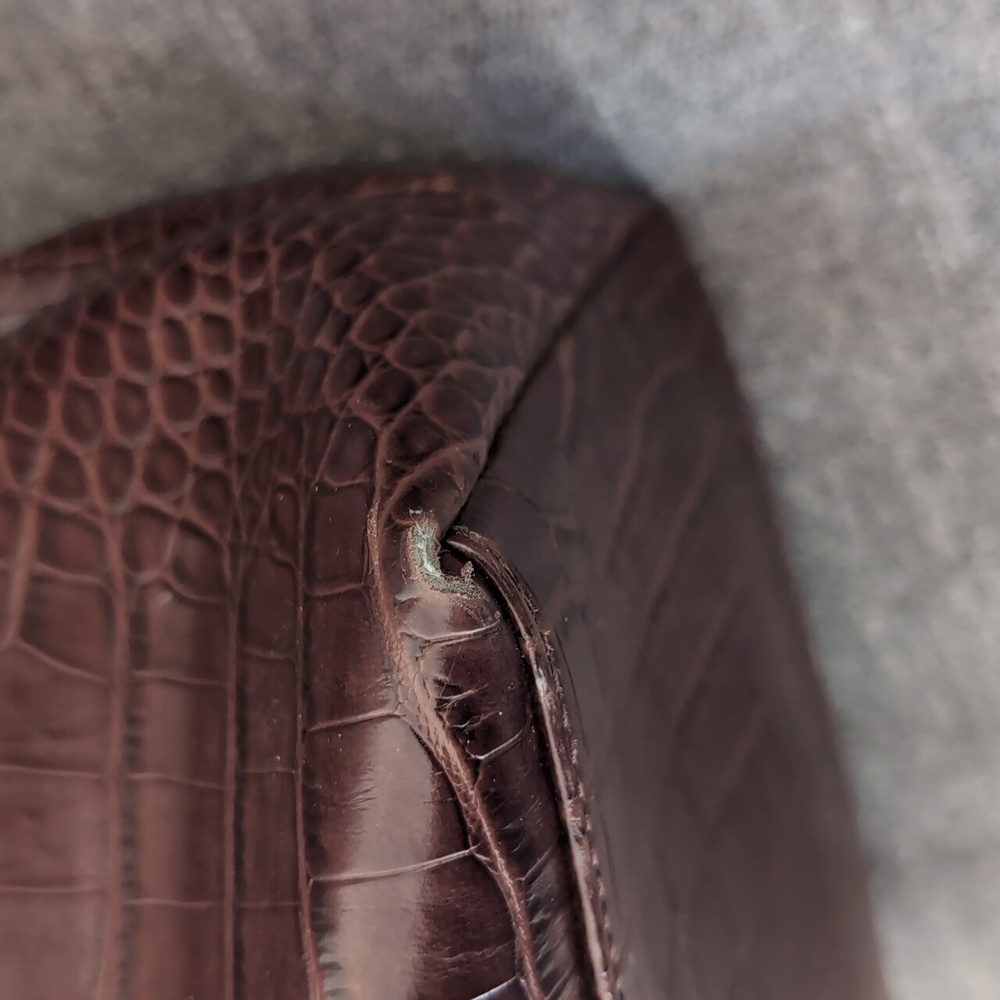 The Limited Large Embossed Tote Bag - Picture 4 of 11